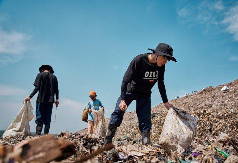 Warga Kramat Jati Resah, Tumpukan Sampah Pasar Induk Setinggi Enam Meter Sebar Bau Menyengat